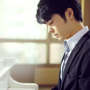 Ai明星换脸杨颖浴室视频
